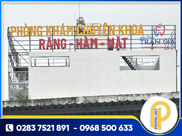 Bảng hiệu chữ nổi
